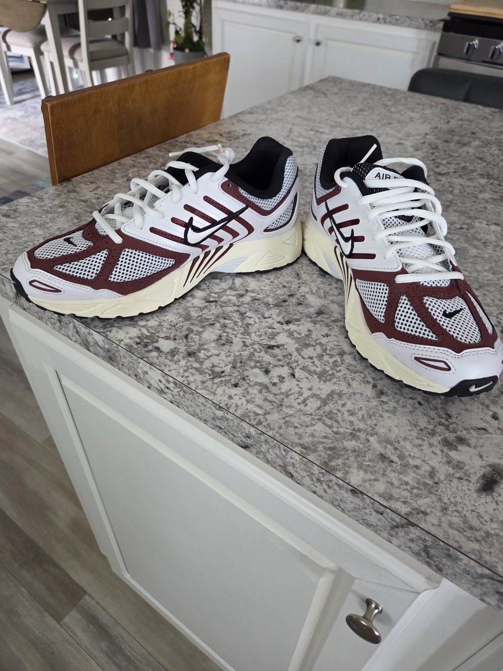 New Nike Air Pegasus Women’s White and Burgundy /brown Athletic Sneakers Sz W9 - Picture 8 of 12